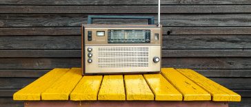 Broadcastnews old radio on yellow table 241 1