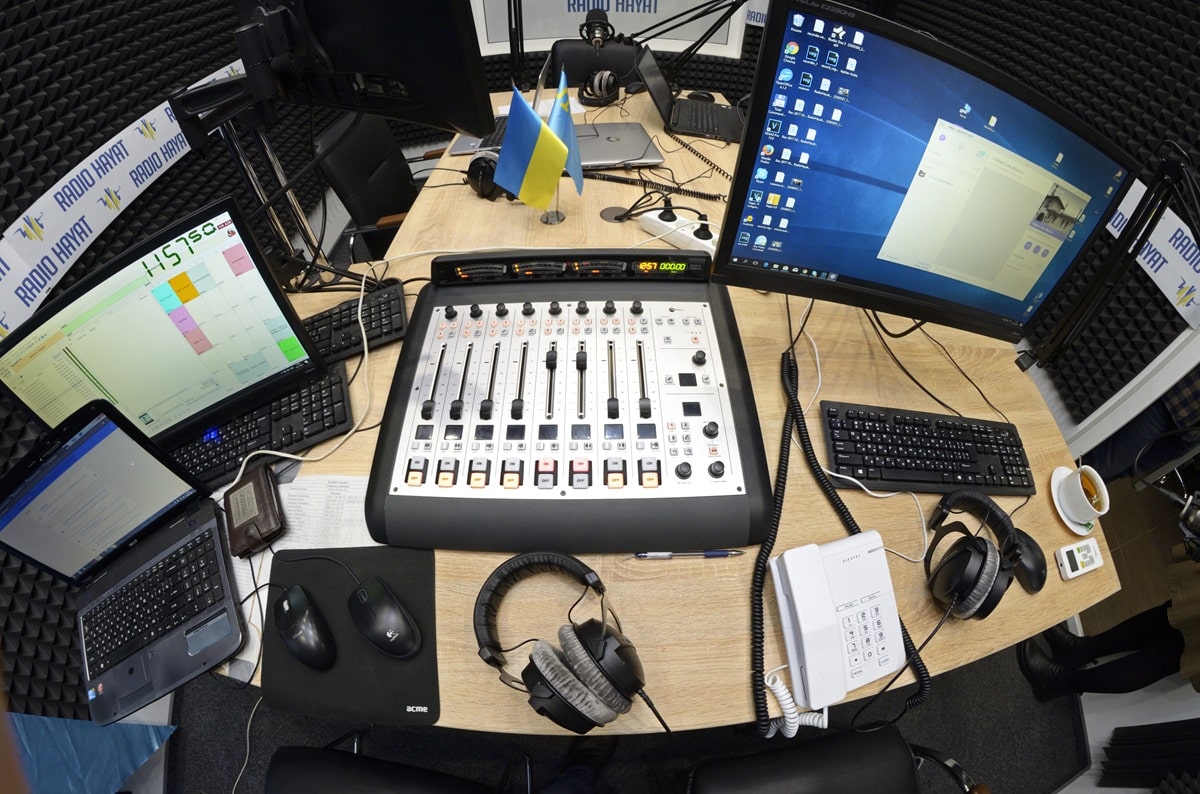 Οι «μετρήσεις» και η μεγάλη αυταπάτη: Ποιος πραγματικά ακούει ραδιόφωνο;